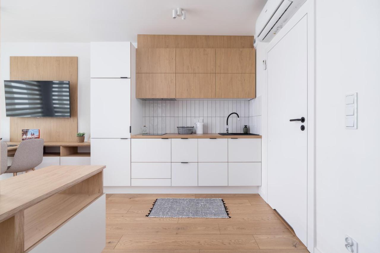 City Studio With Ac Czarnowiejska By Renters Krakow Exterior photo