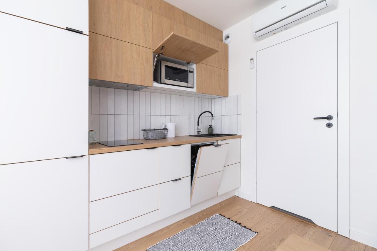 City Studio With Ac Czarnowiejska By Renters Krakow Exterior photo